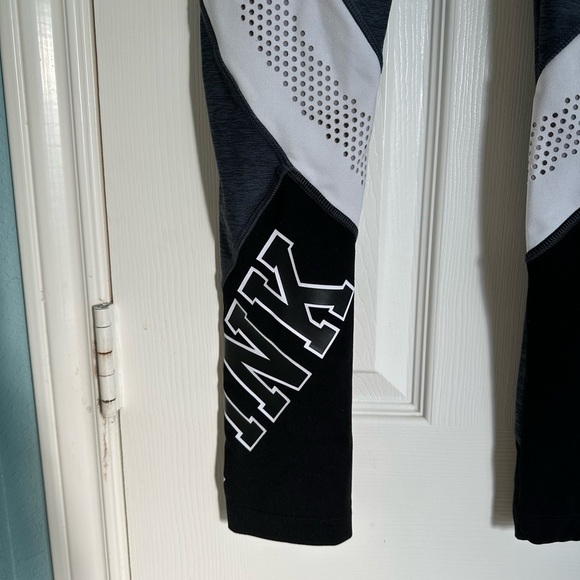 Victoria’s Secret PINK Ultimate High Waist Colorblock Legging Sz M Mesh Pockets - Picture 3 of 5